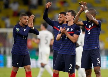 Hummels own goal helps France beat Germany