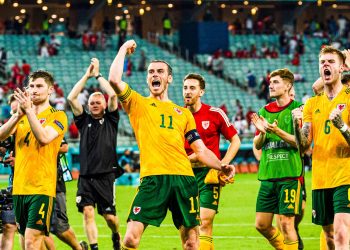 Wales qualify to last 16 despite losing to Italy