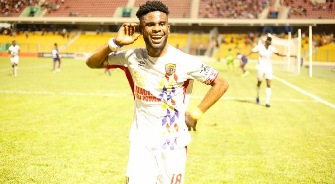 Photo of Afriyie Barnie playing for Kotoko with Yacouba pops up