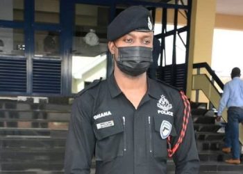 ‘Honest’ police officer receives GHS11,000 for returning GHS2,000 he found at ATM