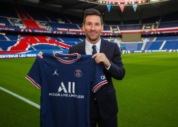 Official: Messi signs for Paris Saint-Germain