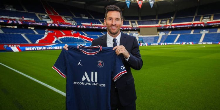 Official: Messi signs for Paris Saint-Germain