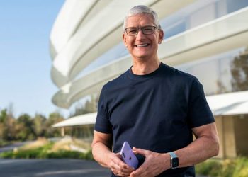 Apple chief executive Tim Cook gets $750m payout