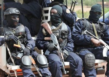 Mali: Police storm jail to free detained commander