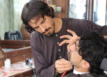Afghanistan: Taliban ban barbers from shaving beards