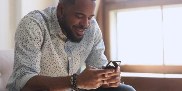 How to tell if a guy likes you, based on his texts