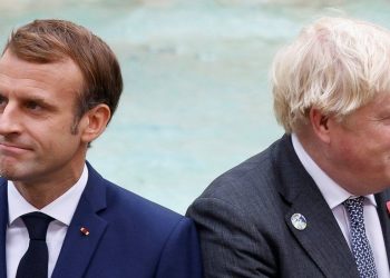 UK and France blame each other over fishing row stalemate