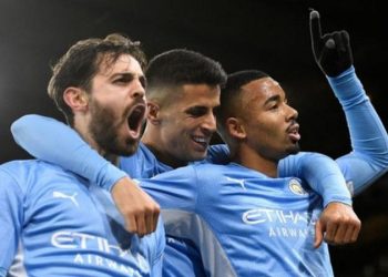 Manchester City beat PSG to seal top spot