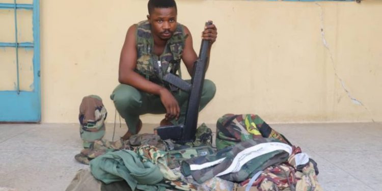 Fake soldier arrested while trying to release friend from prison