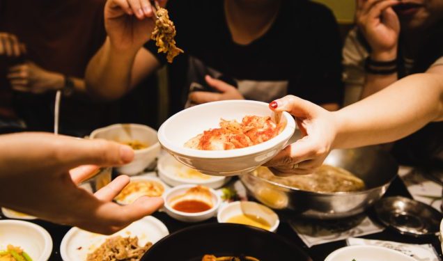 Woman takes 23 family members on blind date to test man’s generosity