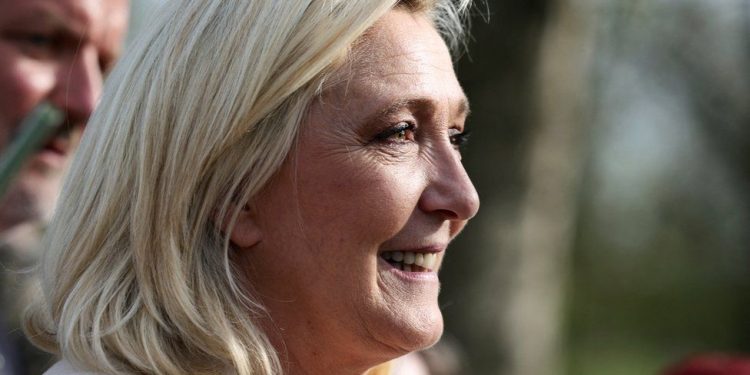 Marine Le Pen says she opposes sanctions on Russian gas