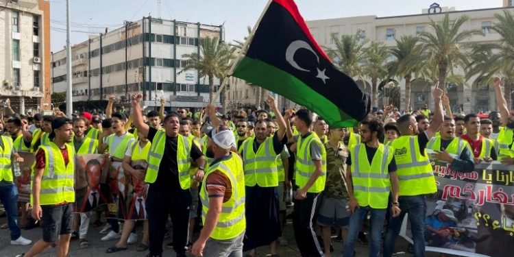 Libya protesters storm parliament building in Tobruk