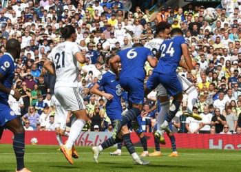 Leeds dominate Chelsea to continue unbeaten start
