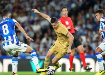 Lewandowski scores first Barca goals on birthday