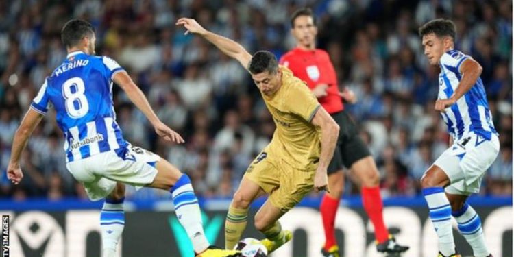 Lewandowski scores first Barca goals on birthday