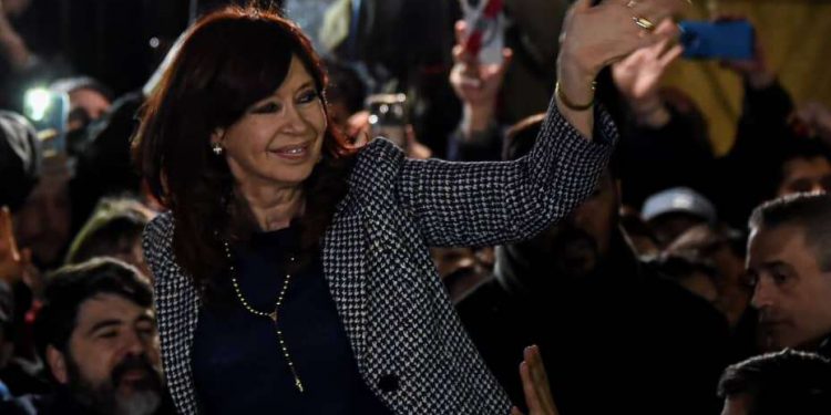Cristina Fernández de Kirchner: Gun jams during bid to kill Argentina vice-president