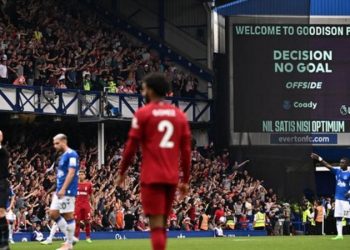 Everton and Liverpool in eventful goalless draw