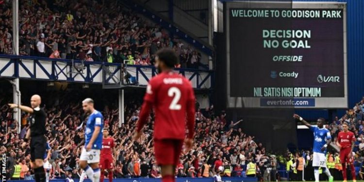 Everton and Liverpool in eventful goalless draw