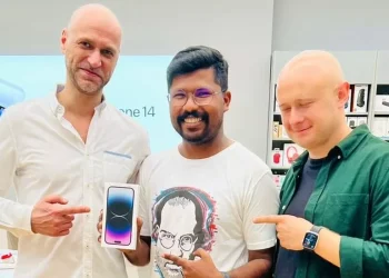 India man flies to Dubai to buy iPhone 14 early
