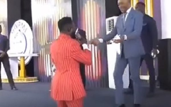 Pastor runs to Owusu Bempah to beg for forgiveness in tears