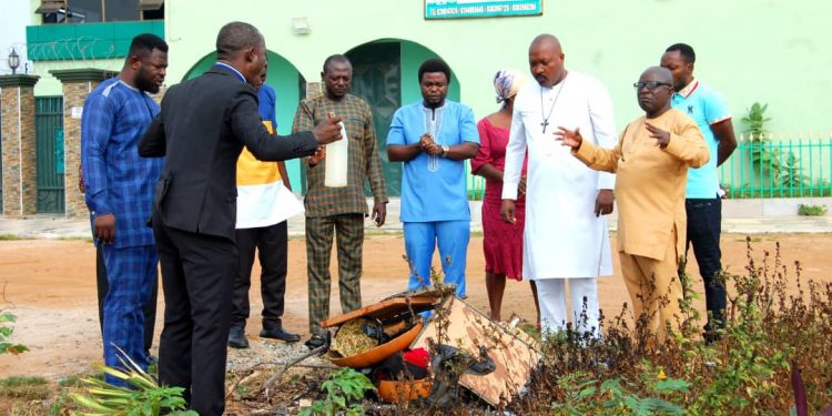 Traditional priest burns his 77 gods after becoming born again