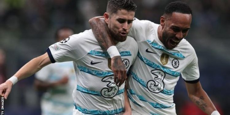 Chelsa see off AC Milan after Tomori red card