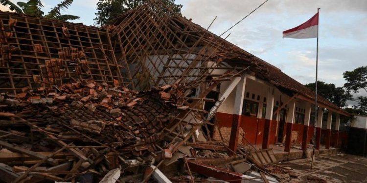 Indonesia: Java quake kills 162 and injures hundreds