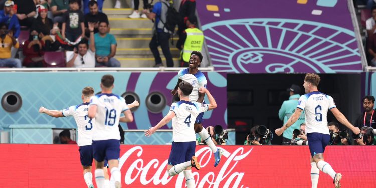 Qatar 2022: England beat Iran 6-2