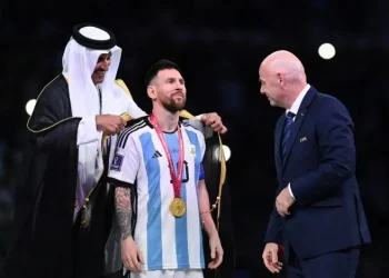 What is a Bisht? The black cloak Messi wore to lift the World Cup trophy