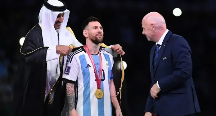 What is a Bisht? The black cloak Messi wore to lift the World Cup trophy