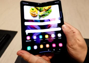 Samsung profits plunge as demand for gadgets slows