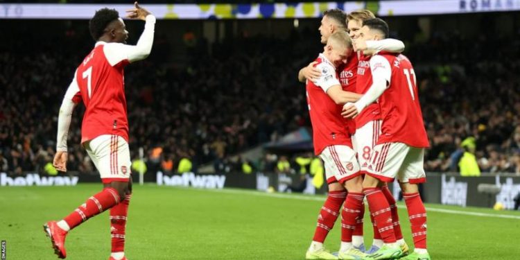 Arsenal beat Spurs to go 8 points clear at top