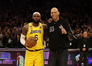 LeBron James breaks NBA all-time scoring record