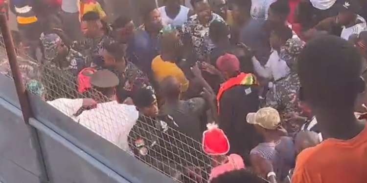 Video: Kotoko officials attacked at Ayinase