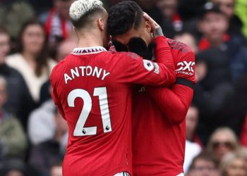 Casemiro sent off as Southampton earn draw at Man United