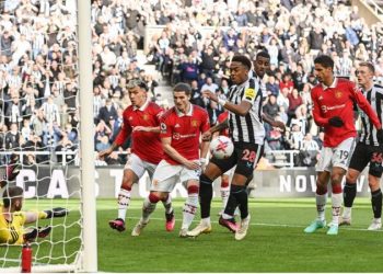 Newcastle beat Manchester United to climb to thrid