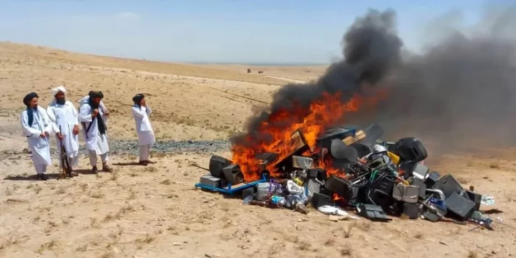 Afghanistan: Taliban burn ‘immoral’ musical instruments