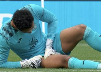 Wollacott picks injury 18 minutes into Hibernian debut