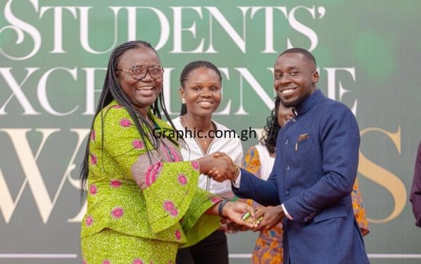 3 KNUST students who prevented colleague from attempting suicide honoured by Vice Chancellor