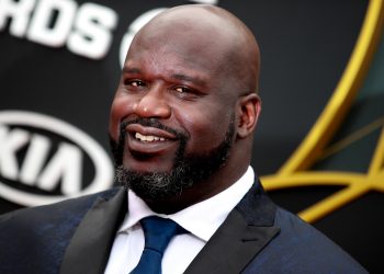 Shaquille O’Neal pays $20K so mom can exclusively watch John Legend and Jennifer Hudson on stage