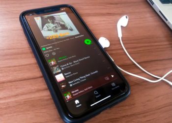 Spotify is adding auto-generated transcripts to millions of podcasts