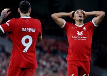Liverpool fail to go top as they draw with Manchester United