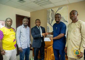 Nana Addo gives Medeama GH¢ 1 million