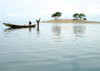 Armed robbers snatch boat loaded with fish on the Volta Lake