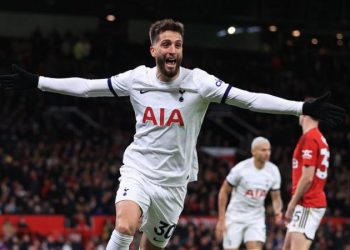 Tottenham fightback to earn draw at Man United