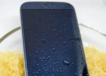 Don’t dry your iPhone in a bag of rice, says Apple