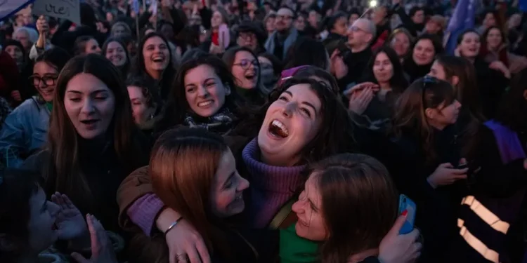 France makes abortion a constitutional right