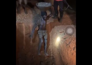Video: Illegal miners threatens to bury man for stealing their gold