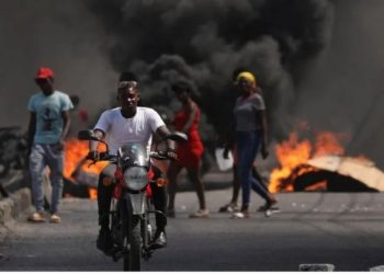 Haiti violence: Gangs free 4,000 inmates in mass jailbreak