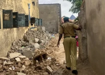 Prisoners escape after rain damages Nigeria prison